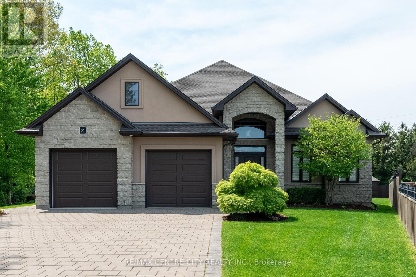 7 DRAKE COURT, Strathroy-Caradoc (SW)