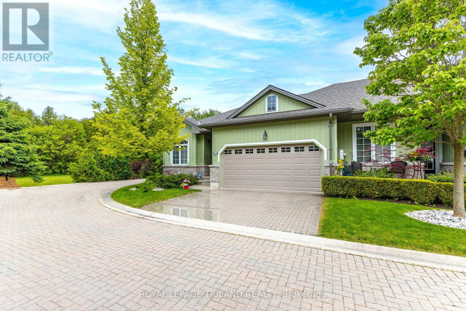 18 - 34 OAKWOOD LINKS LANE, Lambton Shores