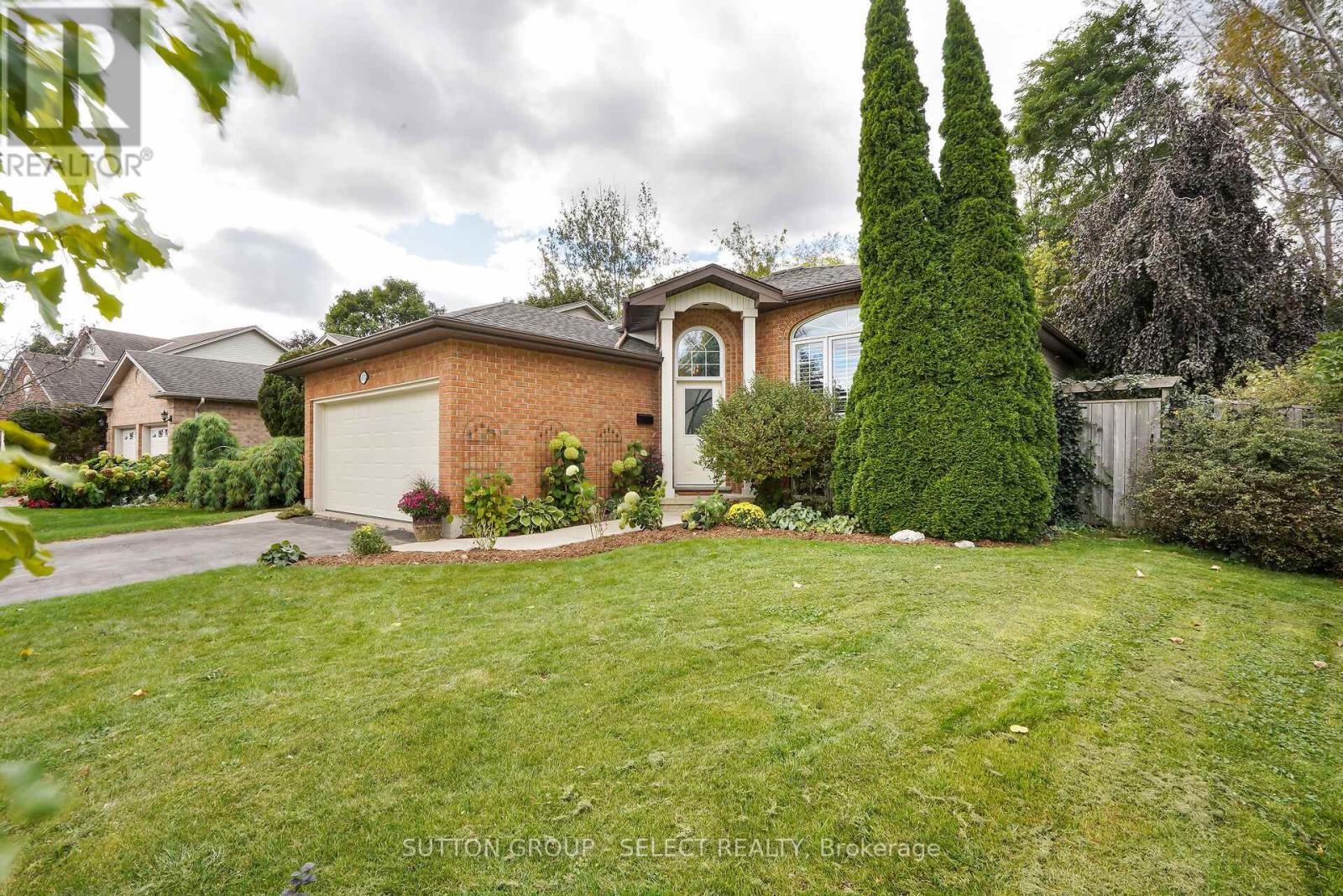 655 THORNWOOD COURT, London