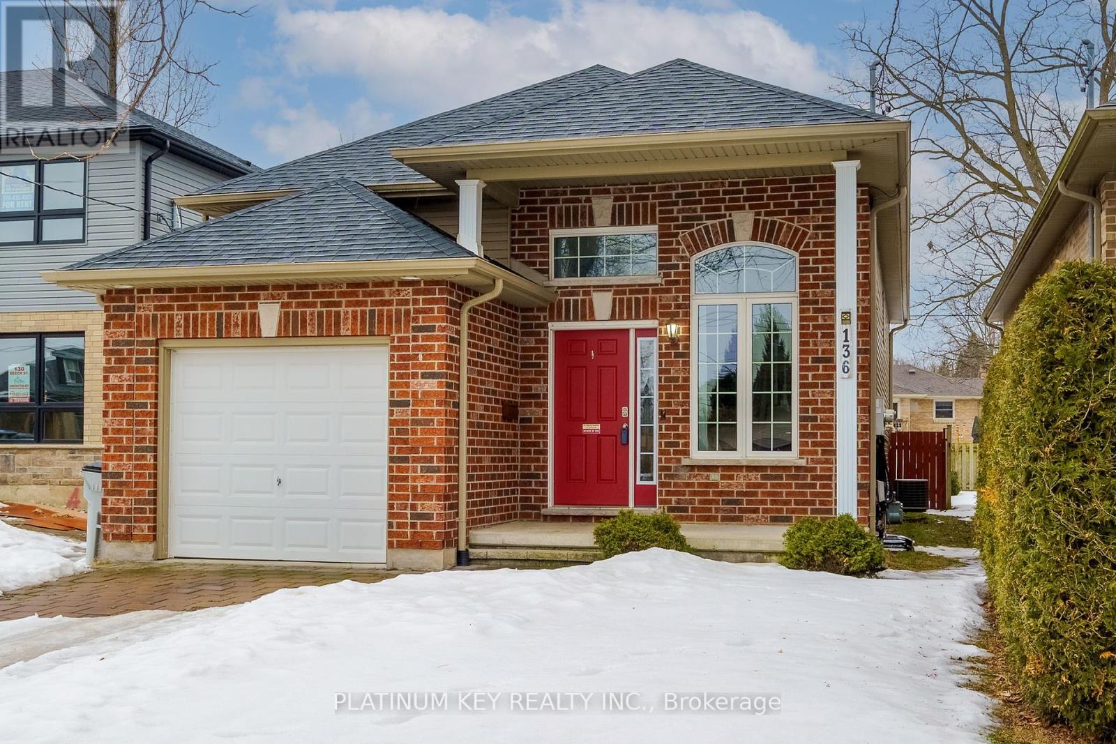 136 BEECH STREET, Strathroy-Caradoc (SW)