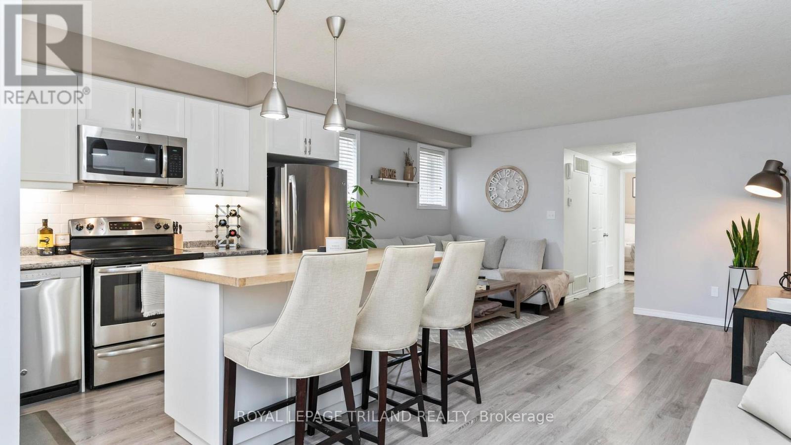 74 - 3200 SINGLETON AVENUE, London South (South W)