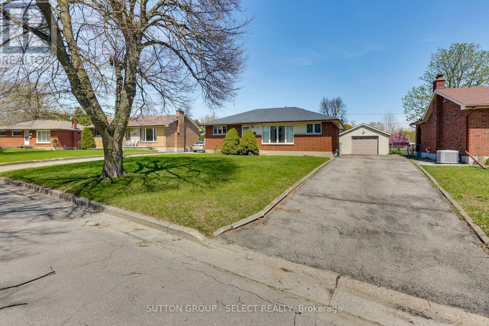 18 LAURENTIAN DRIVE S, London