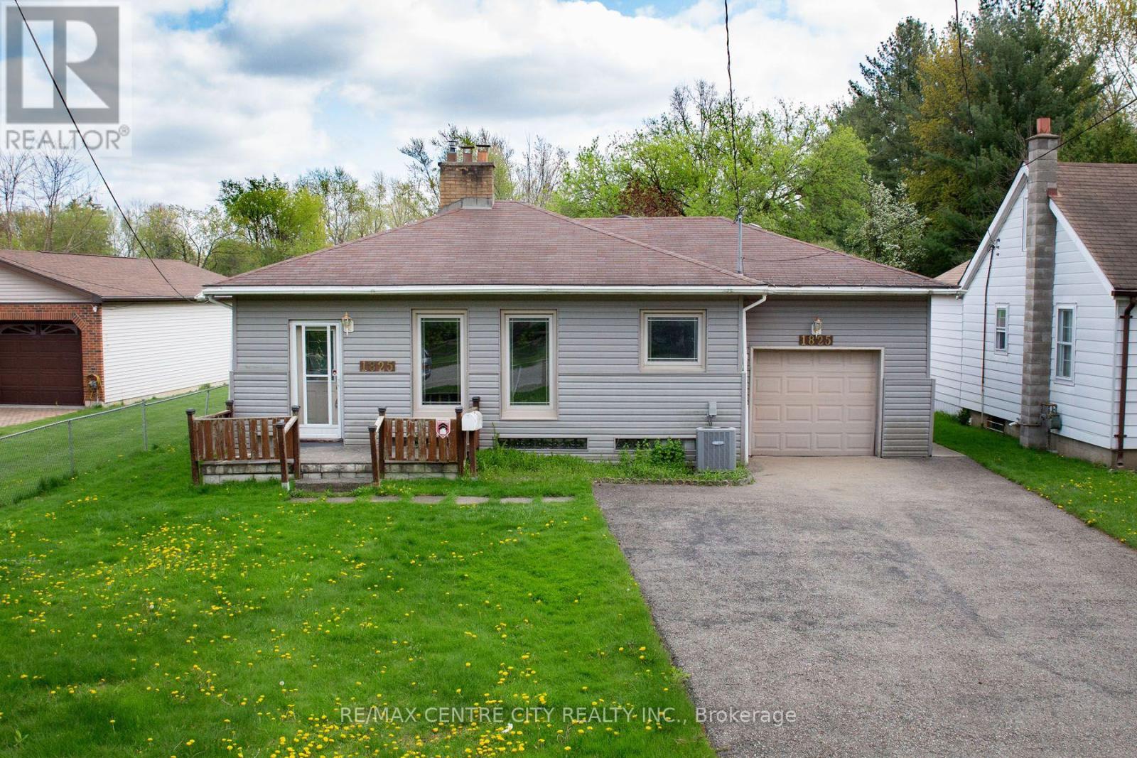1825 PARKHURST AVENUE, London East (East H)