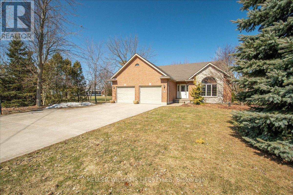 4068 COLLINGWOOD STREET, Plympton-Wyoming (Plympton Wyoming)