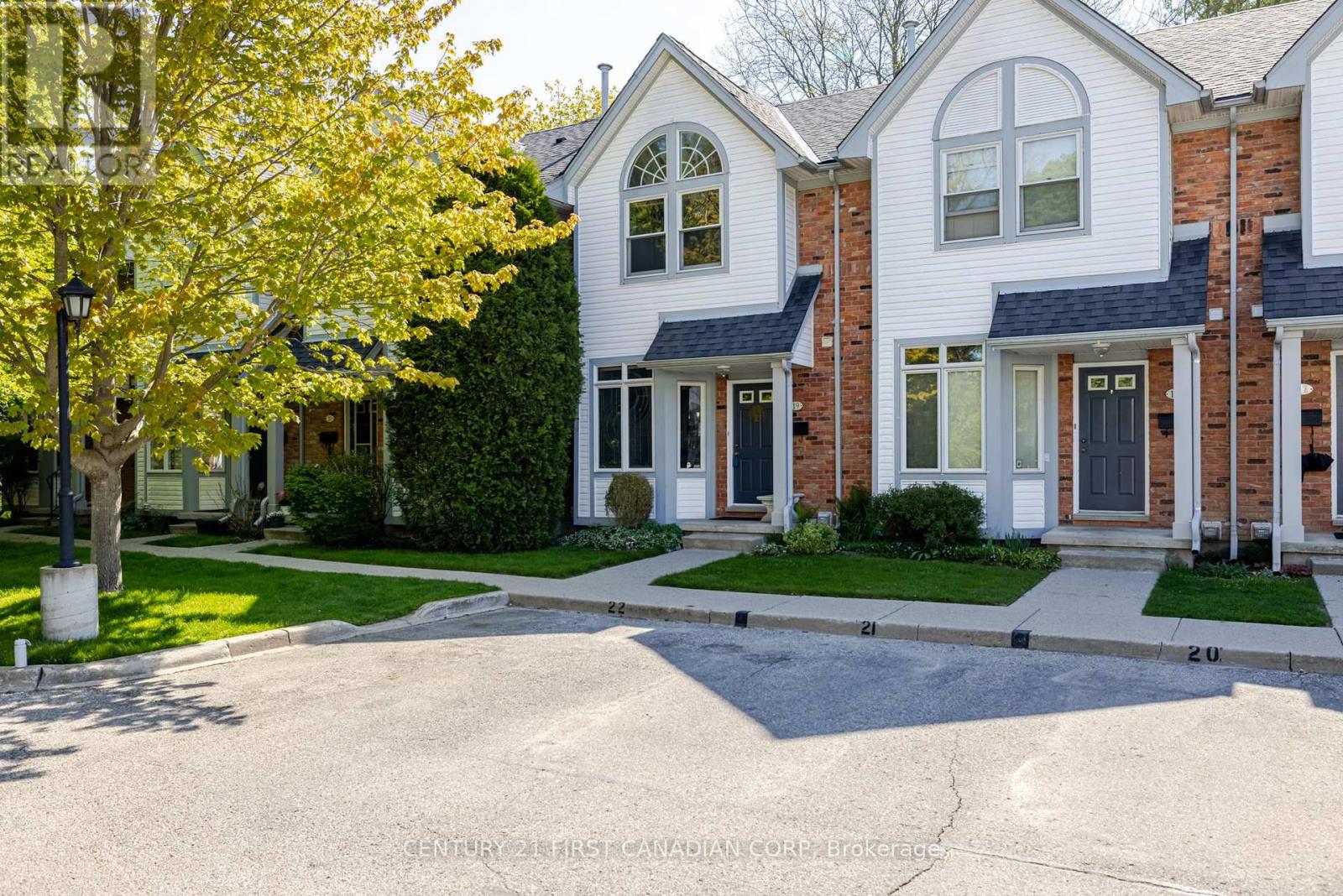 19 - 1415 COMMISSIONERS ROAD W, London South (South B)