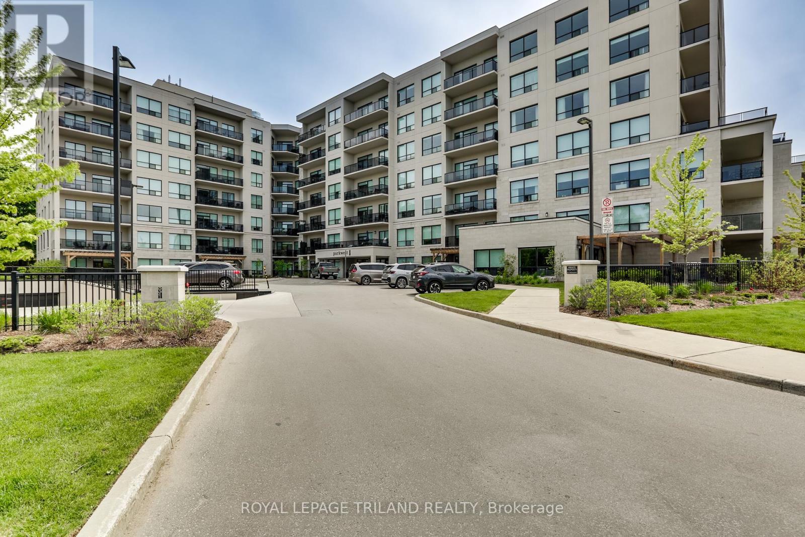 219 - 1200 COMMISSIONERS ROAD W, London South (South B)