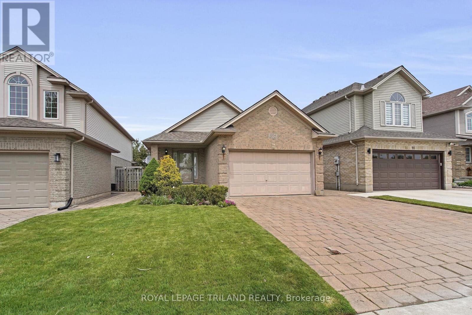 1204 DARNLEY BOULEVARD, London South (South U)