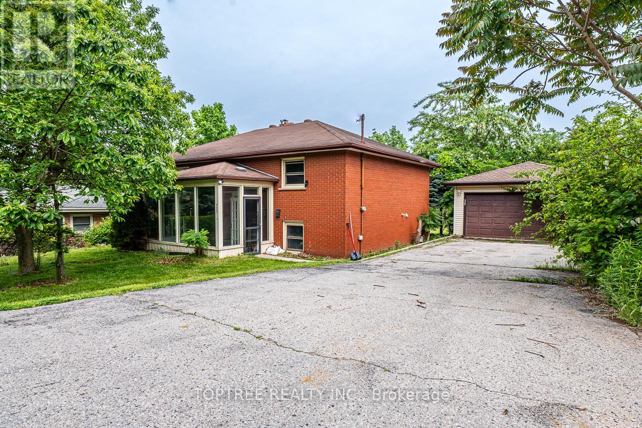 425 RIVERSIDE DRIVE, London North (North N)