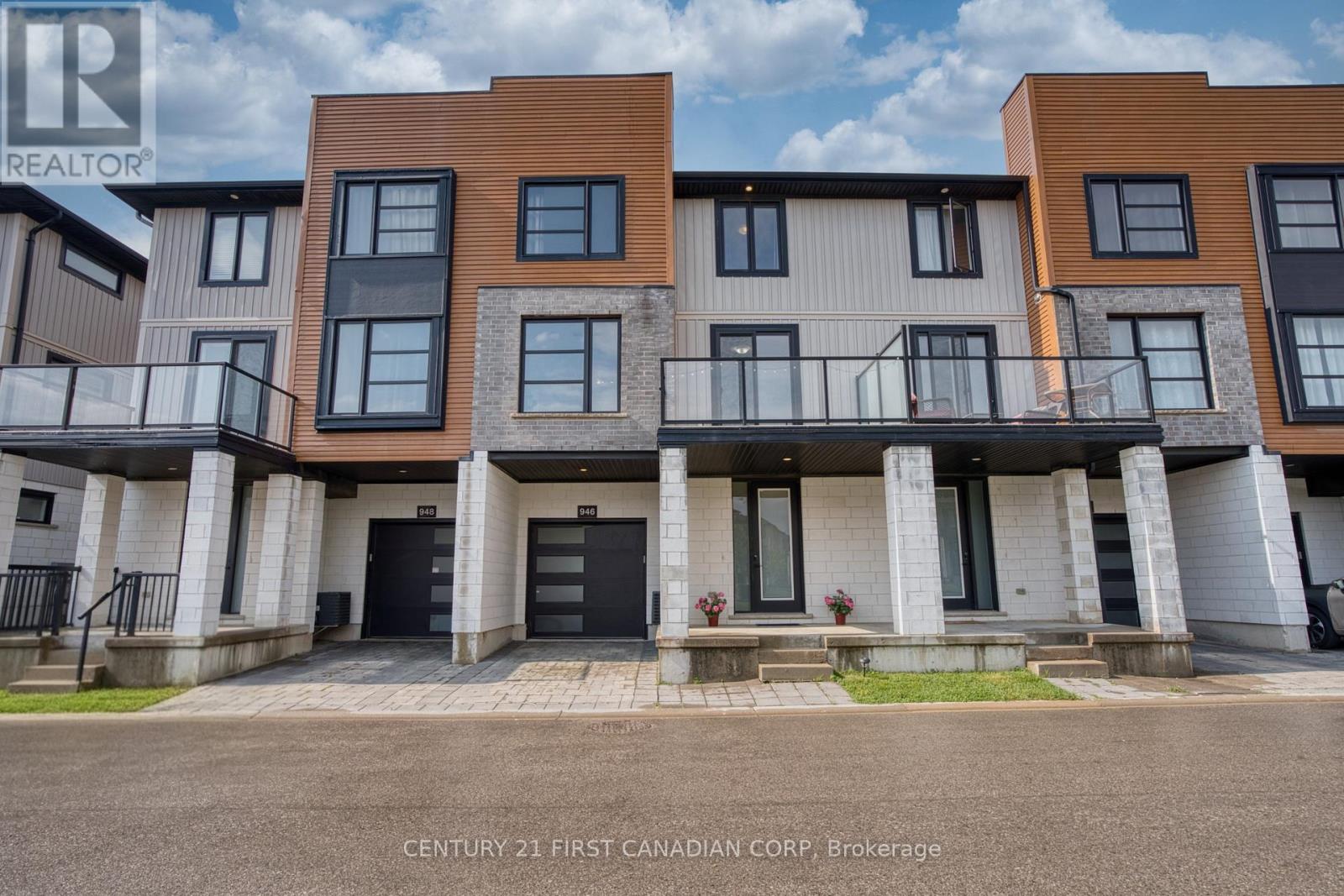 946 WEST VILLAGE SQUARE, London North (North M)