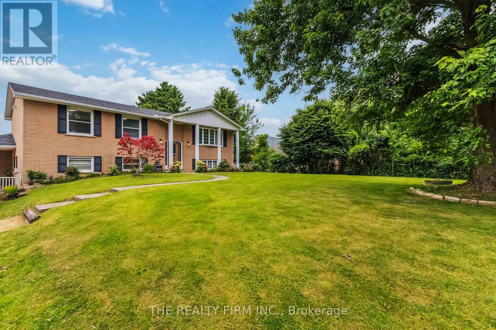 15552 ELGINFIELD ROAD, Lucan Biddulph