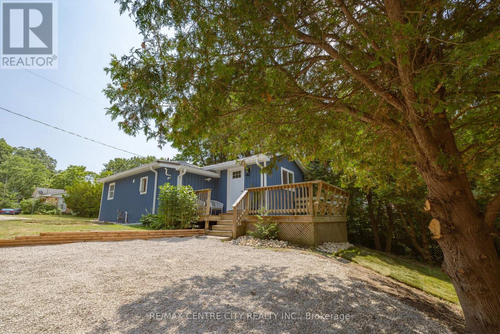 277 CHARLOTTE STREET, Central Elgin (Port Stanley)