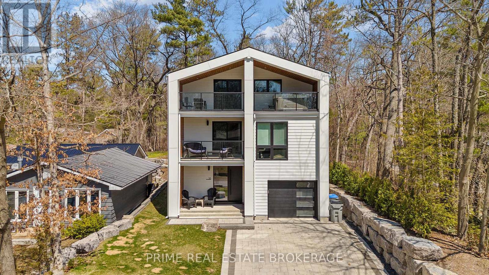 35 WALKER STREET, Lambton Shores (Grand Bend)