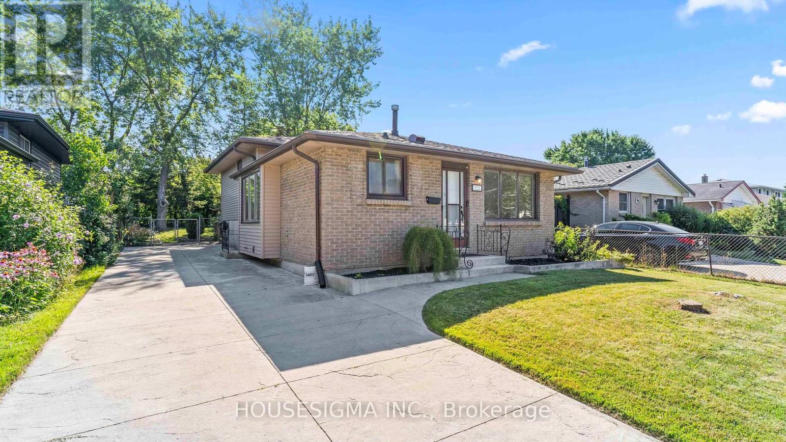 703 MILLBANK DRIVE, London South (South Y)