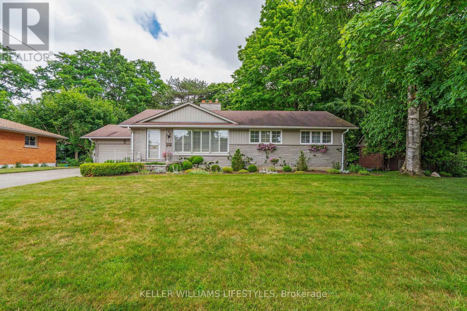 37 BLOOMFIELD DRIVE, London North (North J)