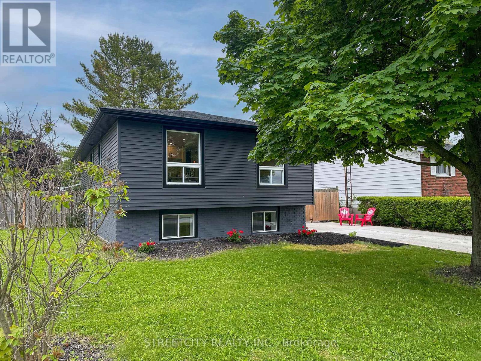 1578 COUNCILLORS STREET, St. Clair