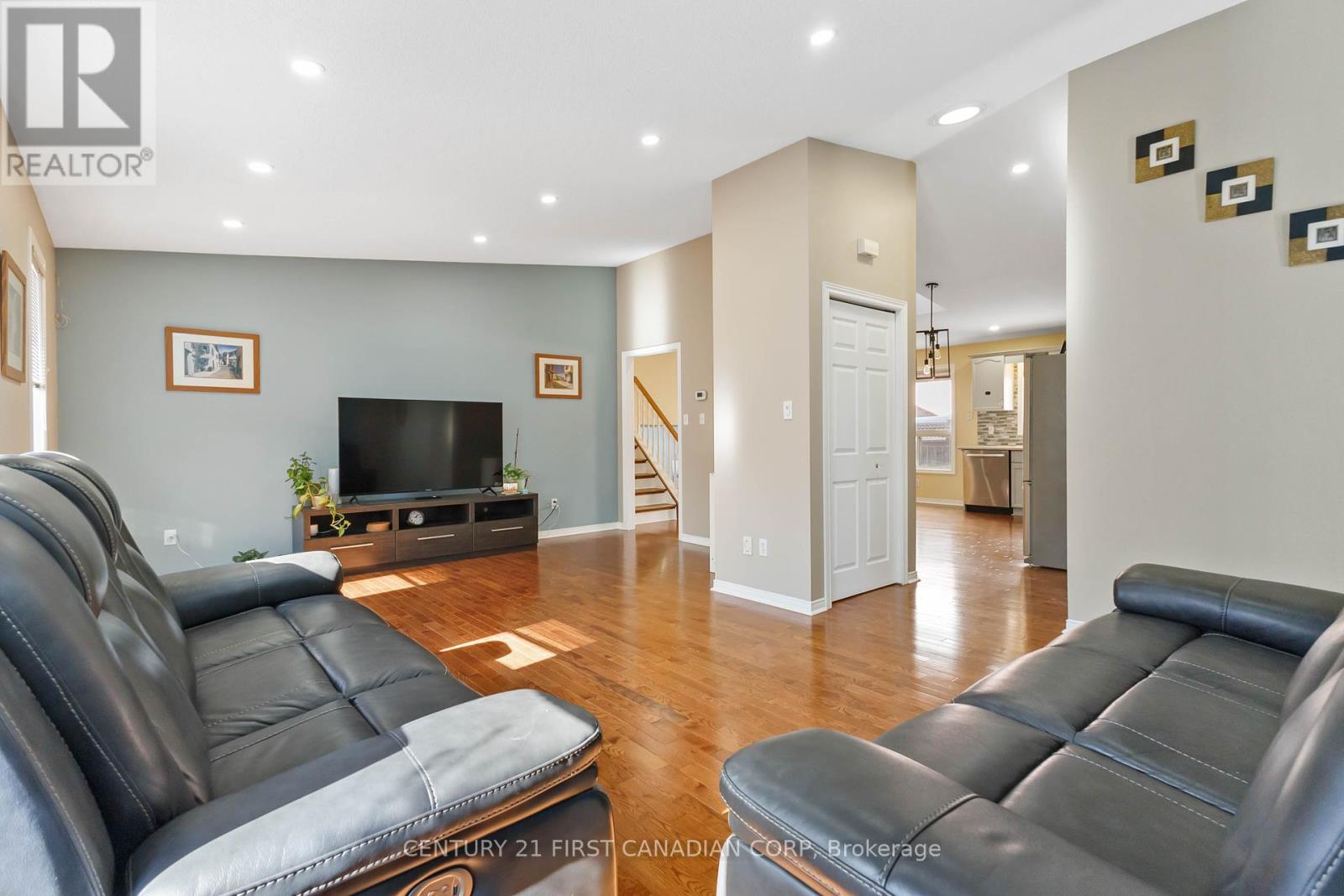 256 WHITE SANDS DRIVE, London South (South U)