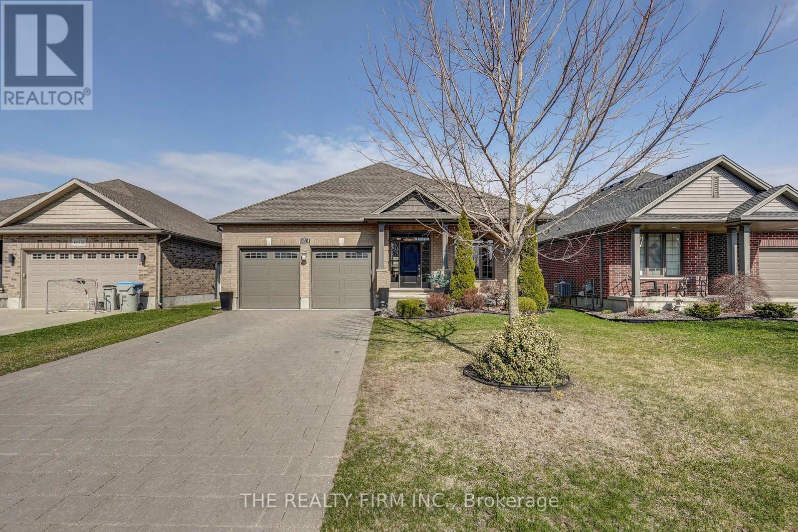 696 BENNETT CRESCENT, Strathroy-Caradoc (Mount Brydges)