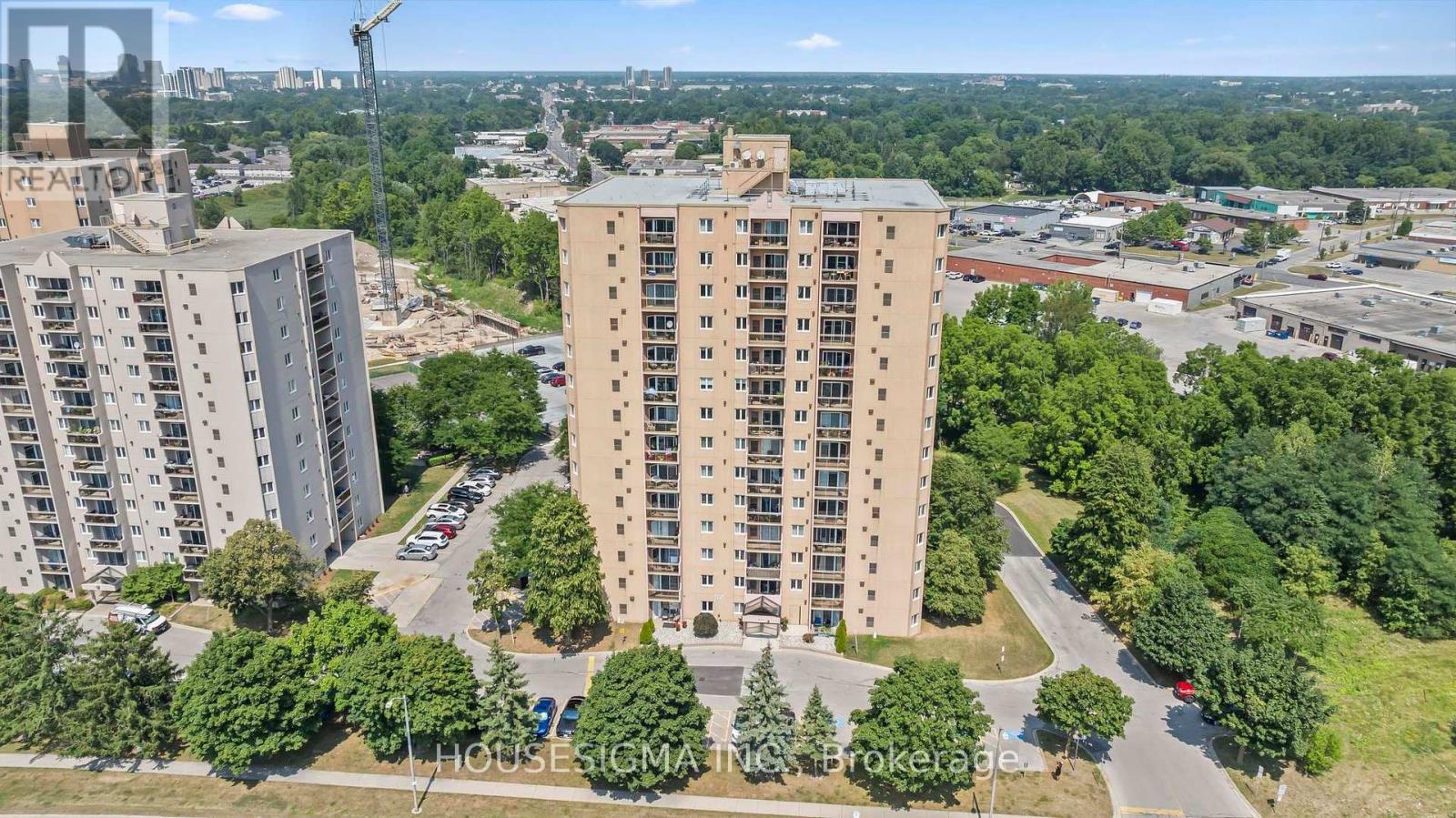 903 - 860 COMMISSIONERS ROAD E, London South (South H)