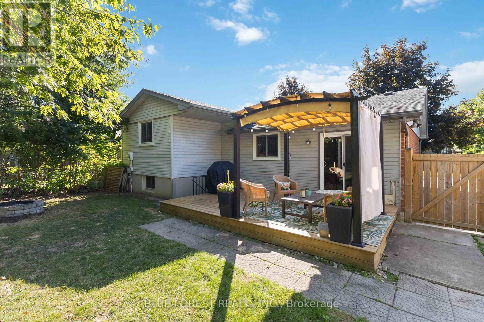 346 BLACKACRES BOULEVARD, London North (North F)