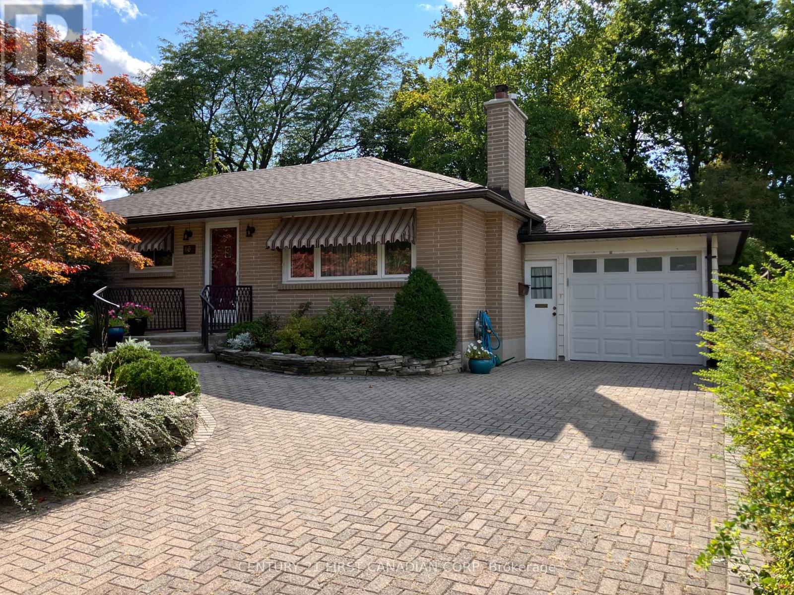 465 RIDGEWOOD CRESCENT, London South (South D)