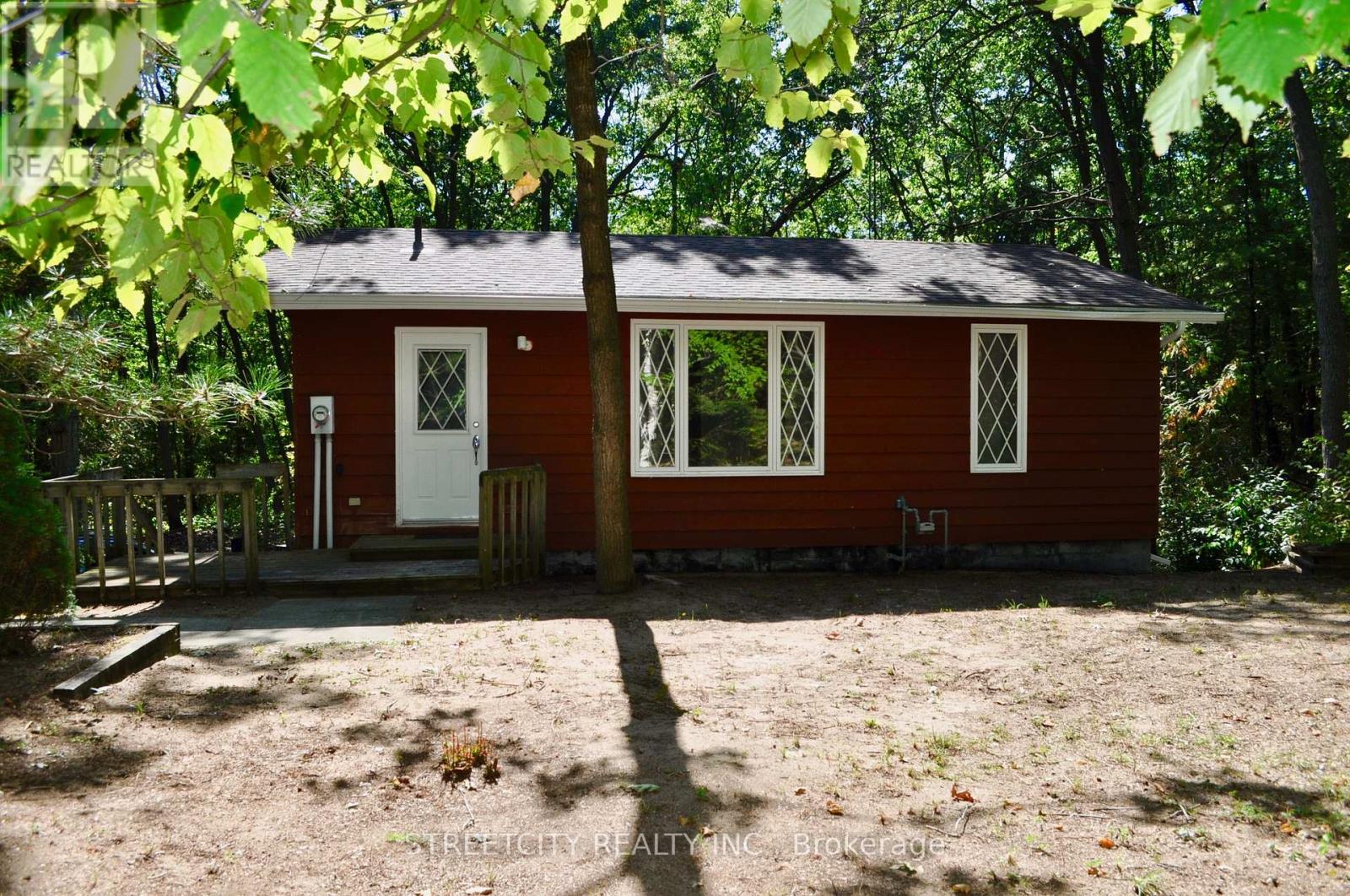 10271 MARY AVENUE, Lambton Shores (Grand Bend)