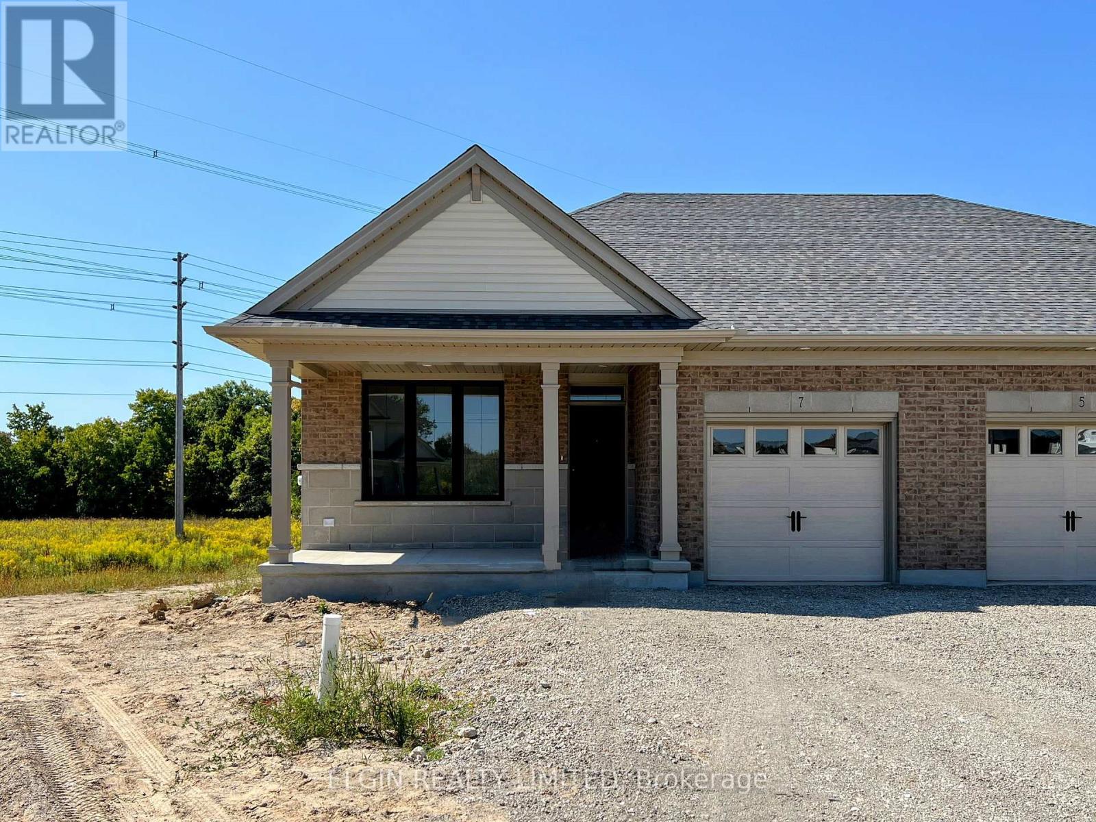 7 COLUMBUS COURT, Central Elgin