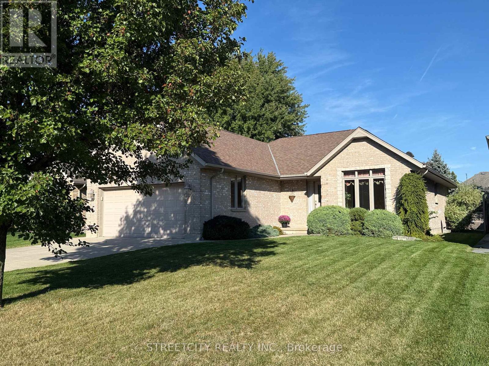 126 STATHIS BOULEVARD, Sarnia