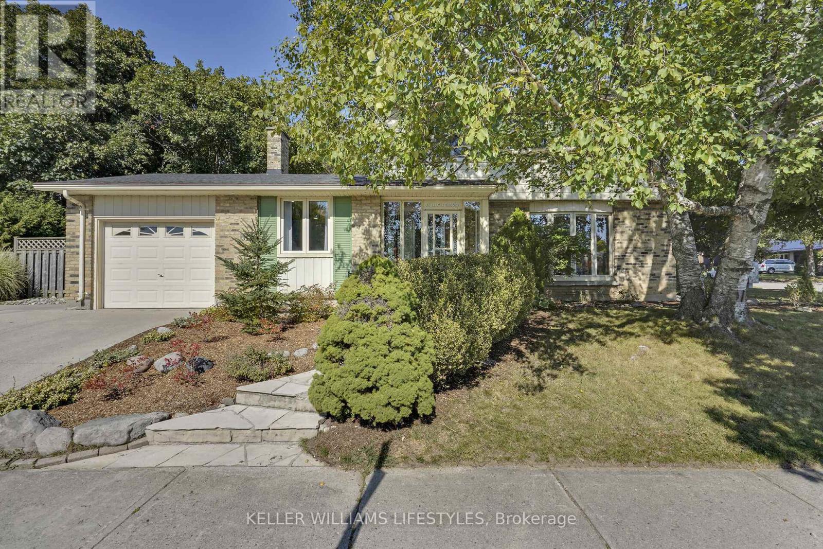 66 LLOYD MANOR CRESCENT, London North (North M)