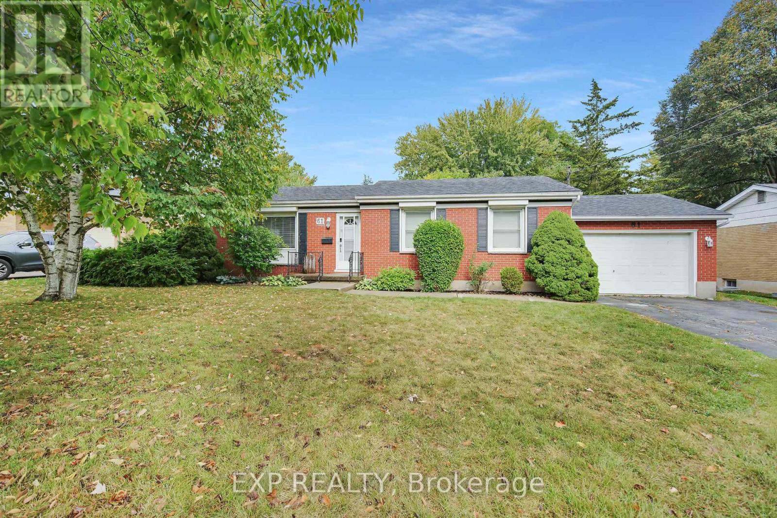61 LARKSPUR CRESCENT, London North (North P)
