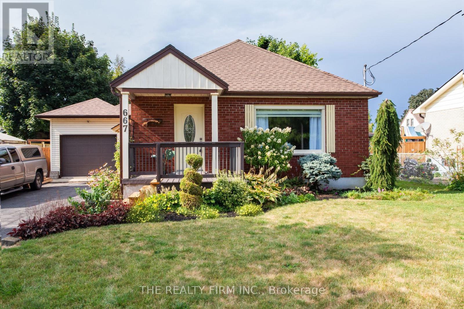 667 DEVONSHIRE AVENUE, Woodstock (Woodstock - North)