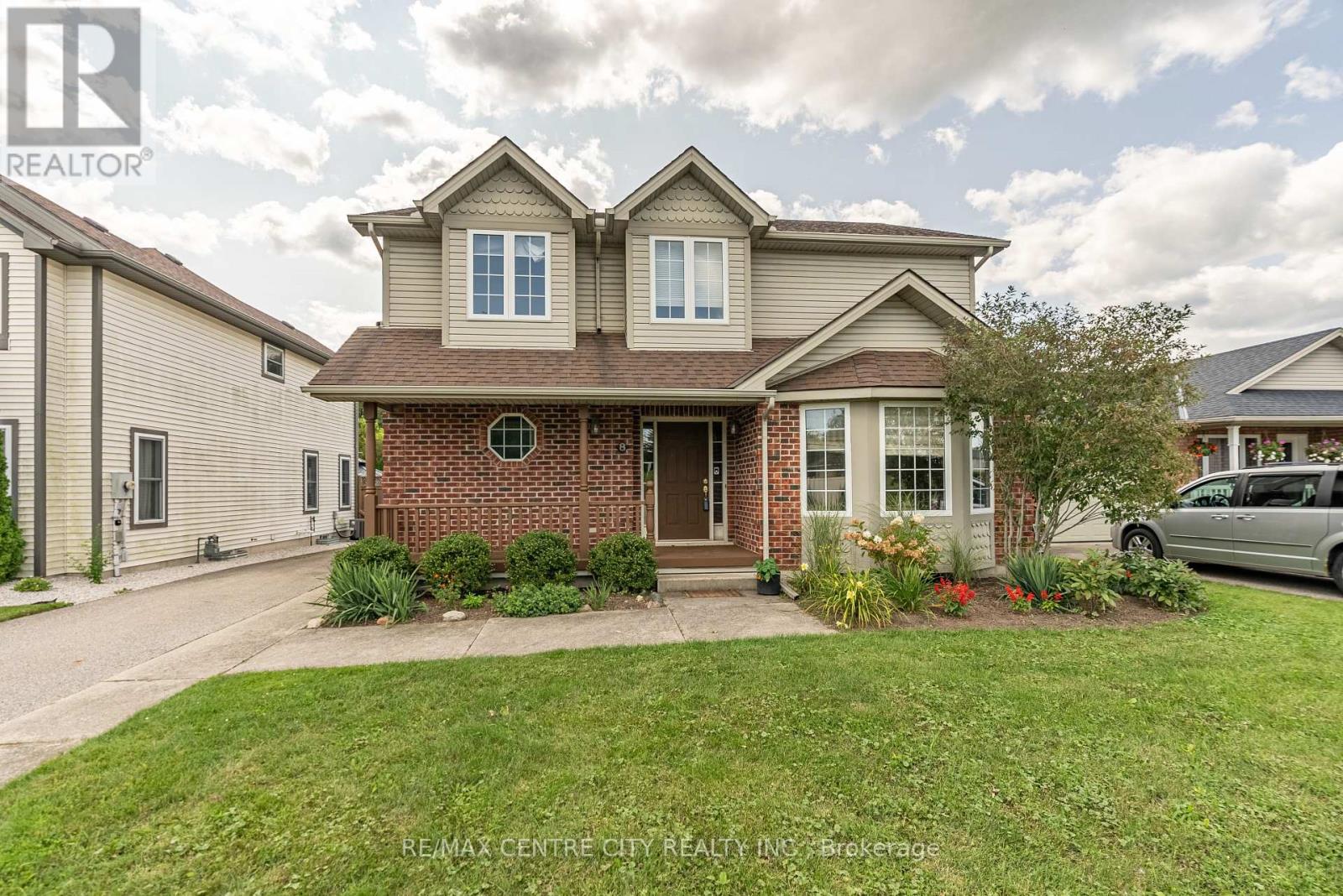 8 COTTONWOOD BOULEVARD, Aylmer (AY)