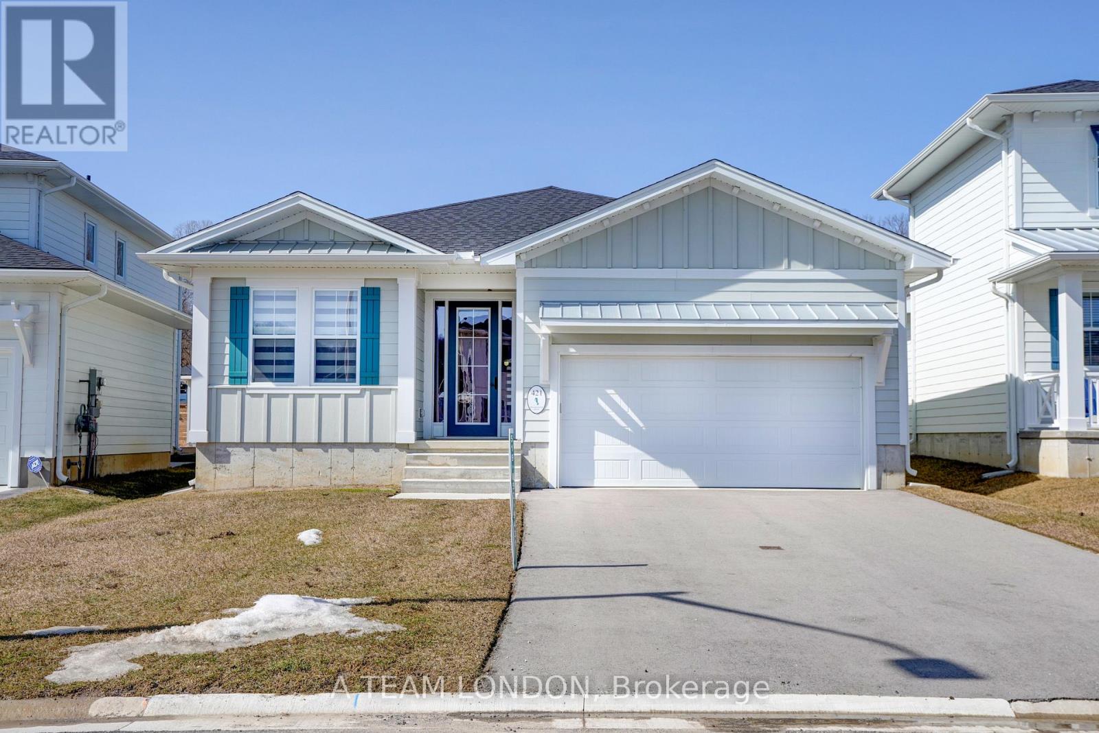 421 BREAKWATER BOULEVARD, Central Elgin