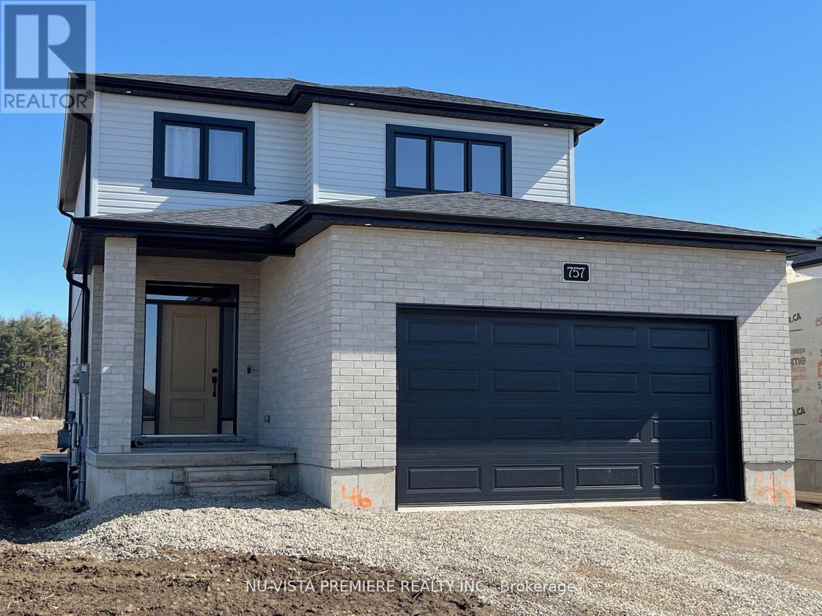 811 GATESTONE ROAD, London