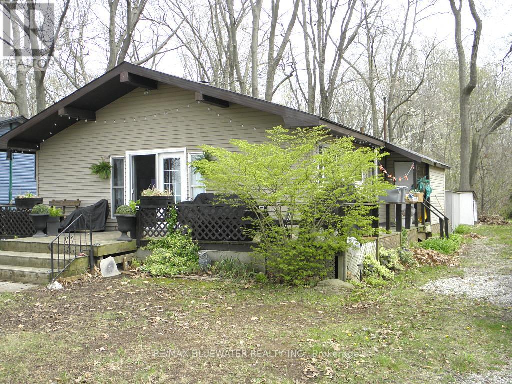 9680 LAKE ROAD, Lambton Shores (Kettle Point)