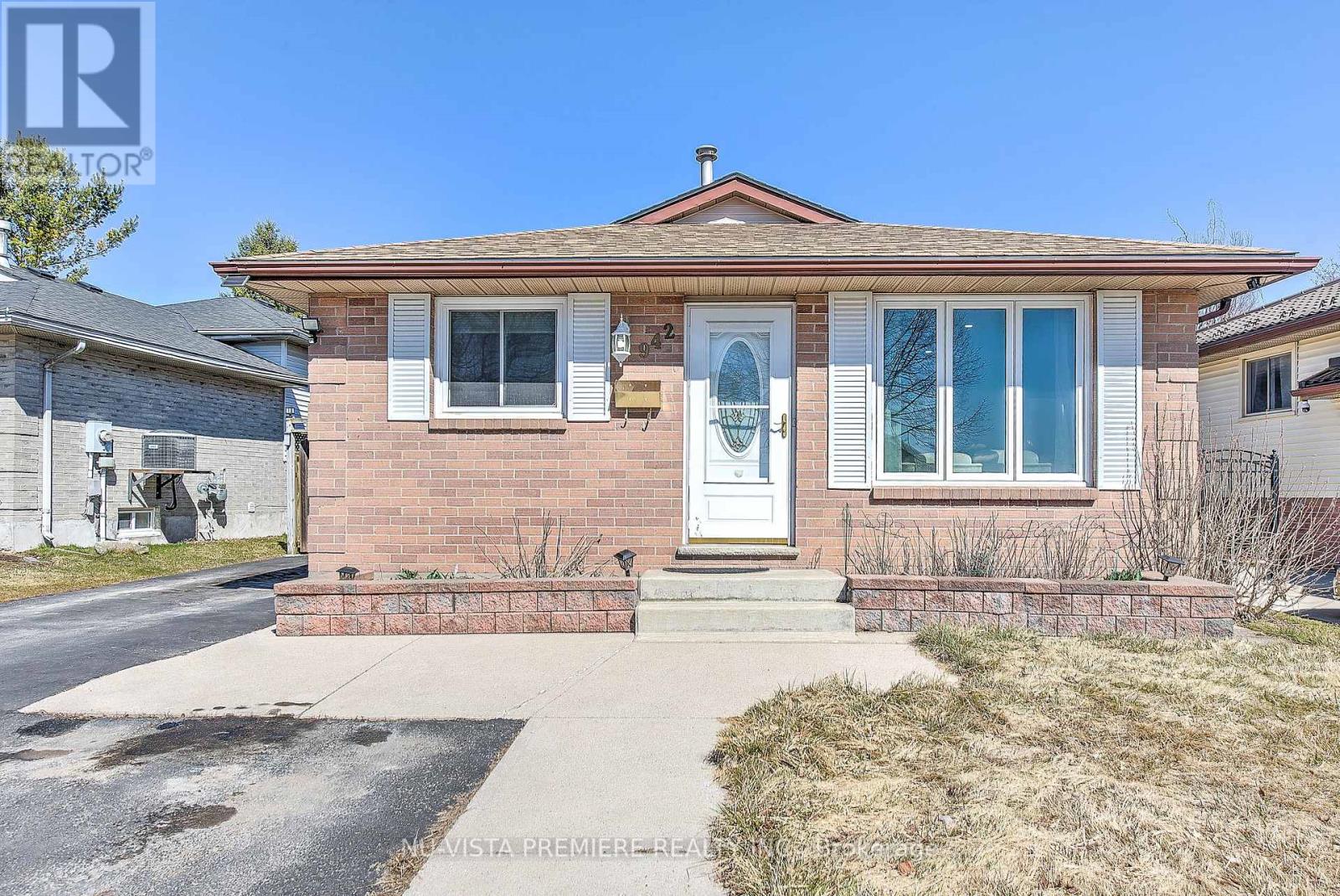 942 CHIPPEWA DRIVE, London