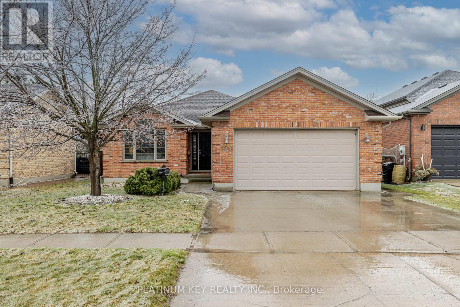 596 HARRIS CIRCLE, Strathroy-Caradoc (NE)