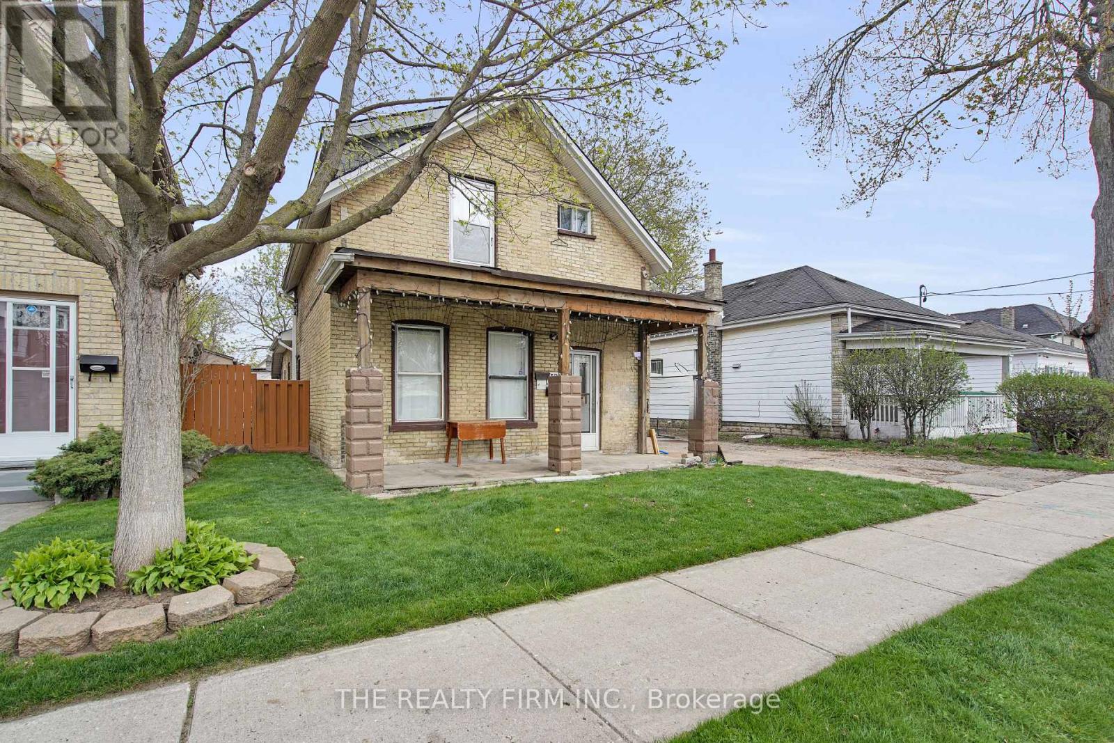 524 SIMCOE STREET, London East (East L)