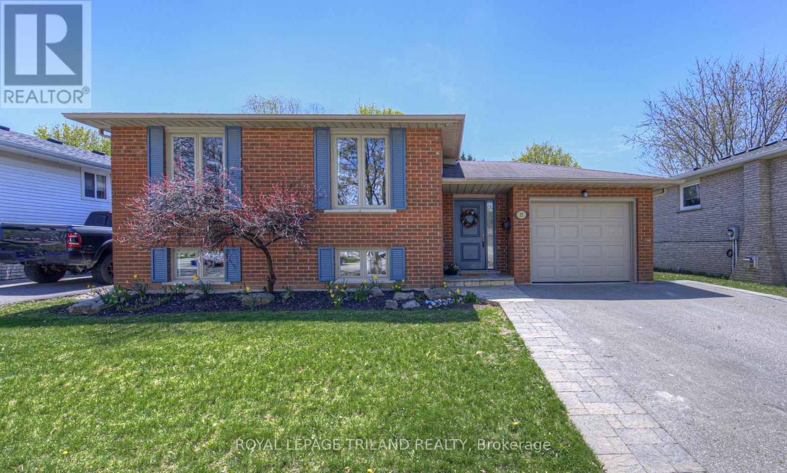 35 SYMPATICA CRESCENT, Brantford