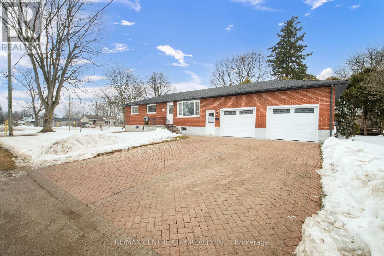 91 MILLINER STREET, Strathroy-Caradoc (SW)