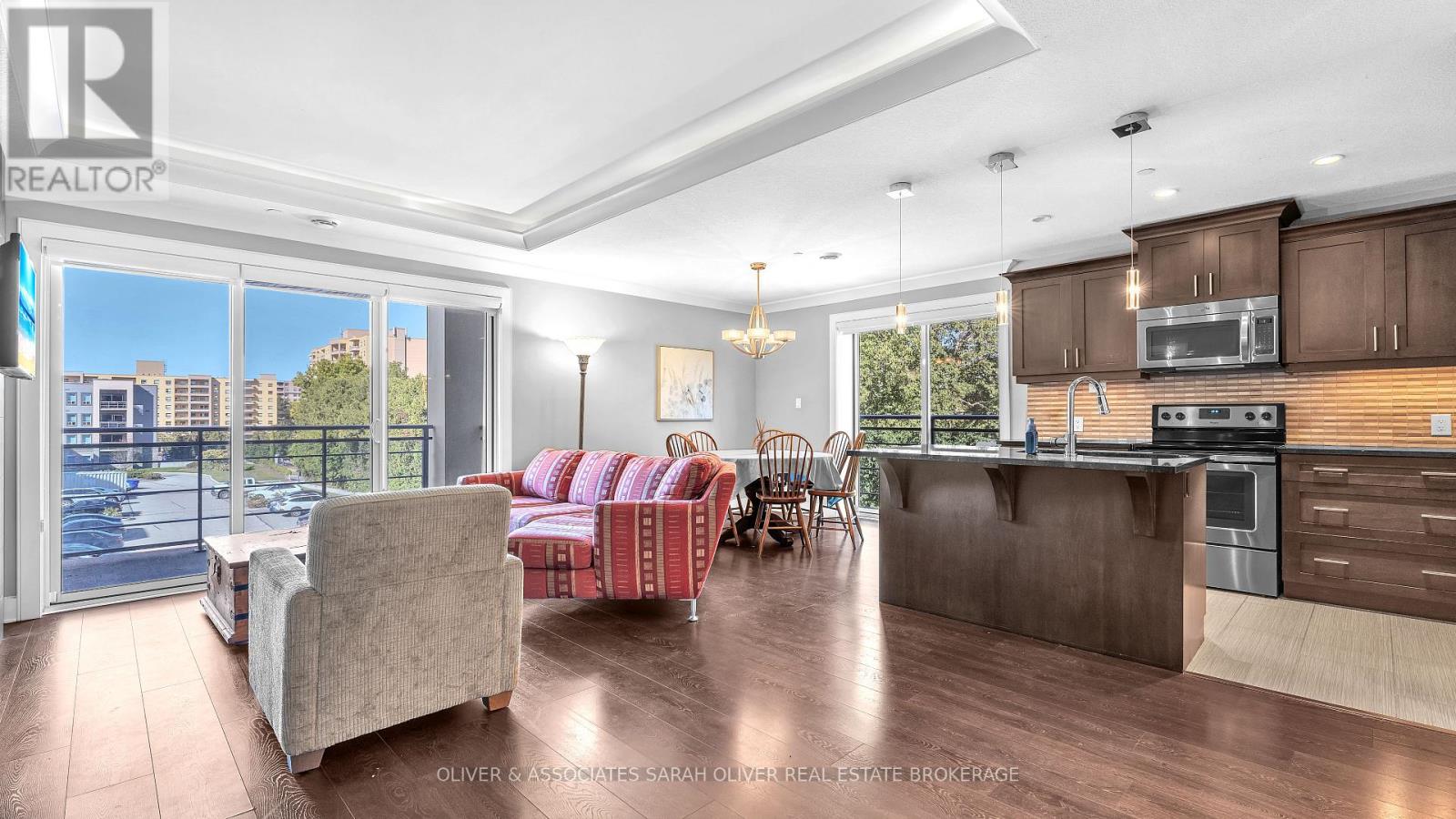 313 - 320 SUGARCREEK TRAIL, London North (North N)