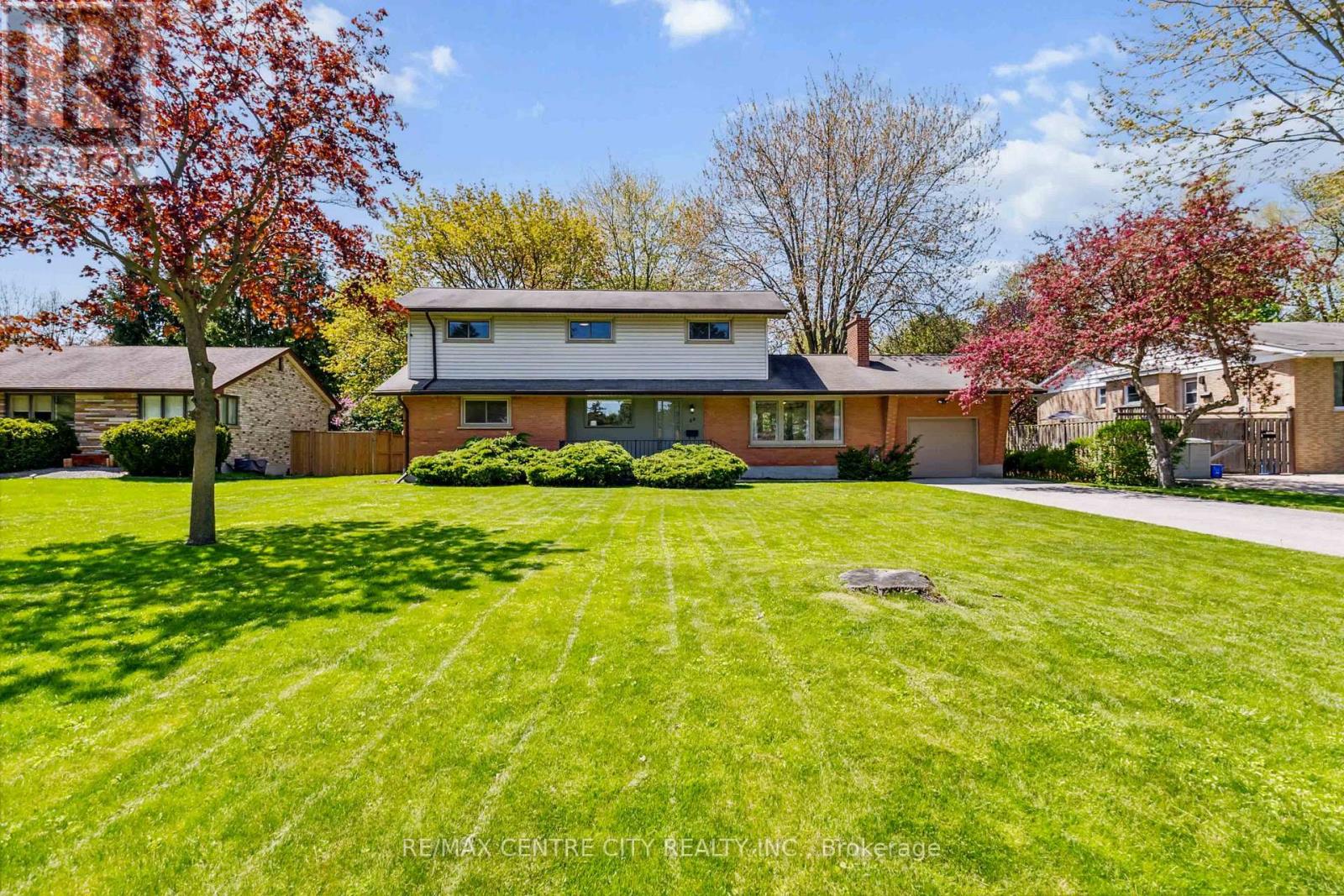 69 DALEVIEW CRESCENT, London North (North G)