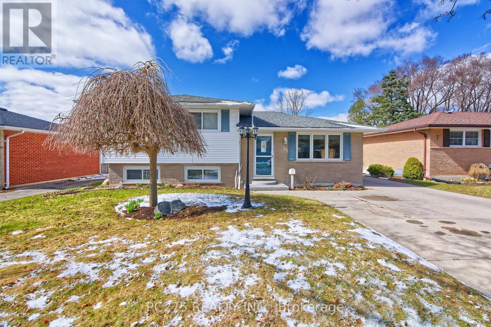 55 APONI CRESCENT, London East (East D)