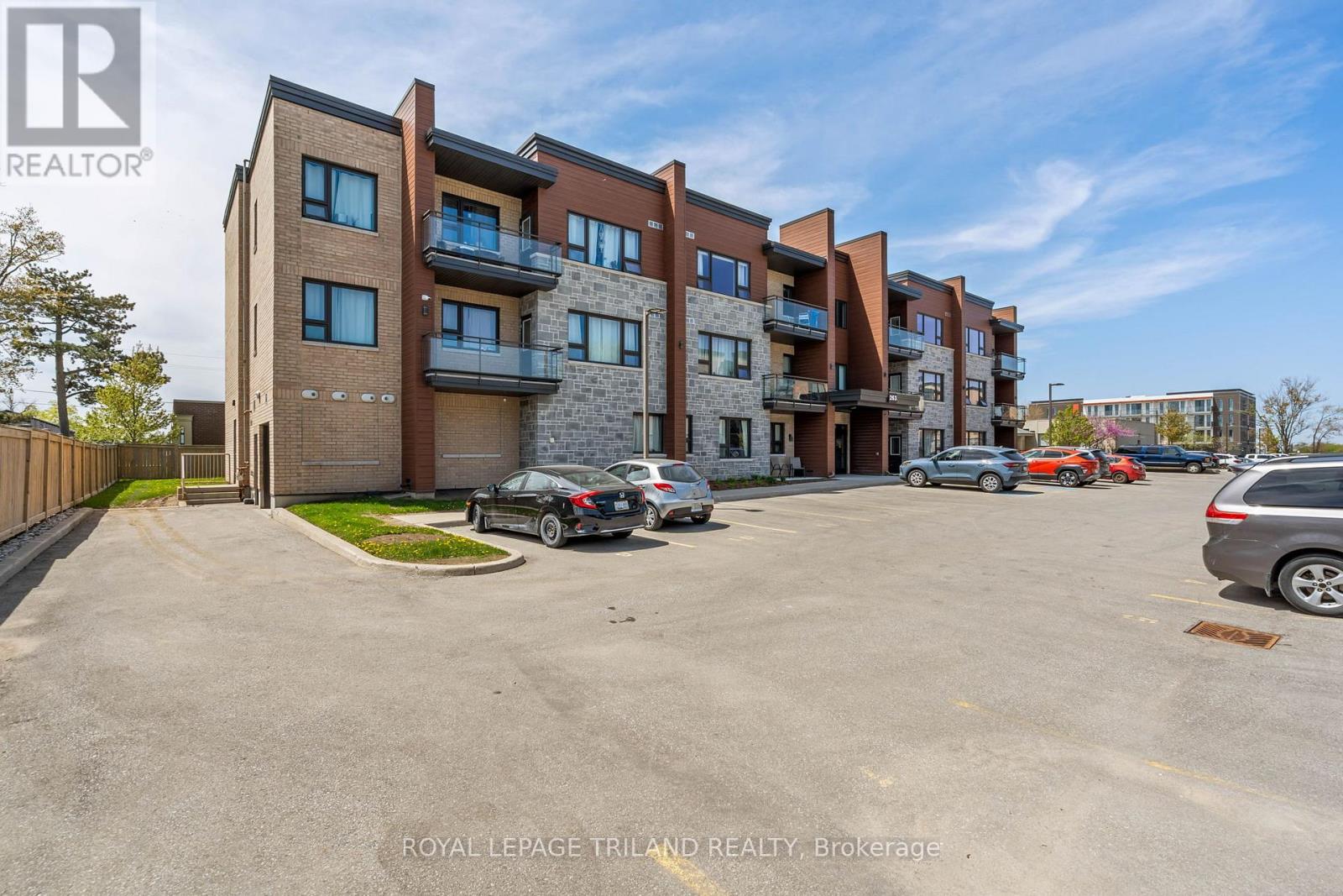 305 - 263 BUTLER STREET, Lucan Biddulph (Lucan)