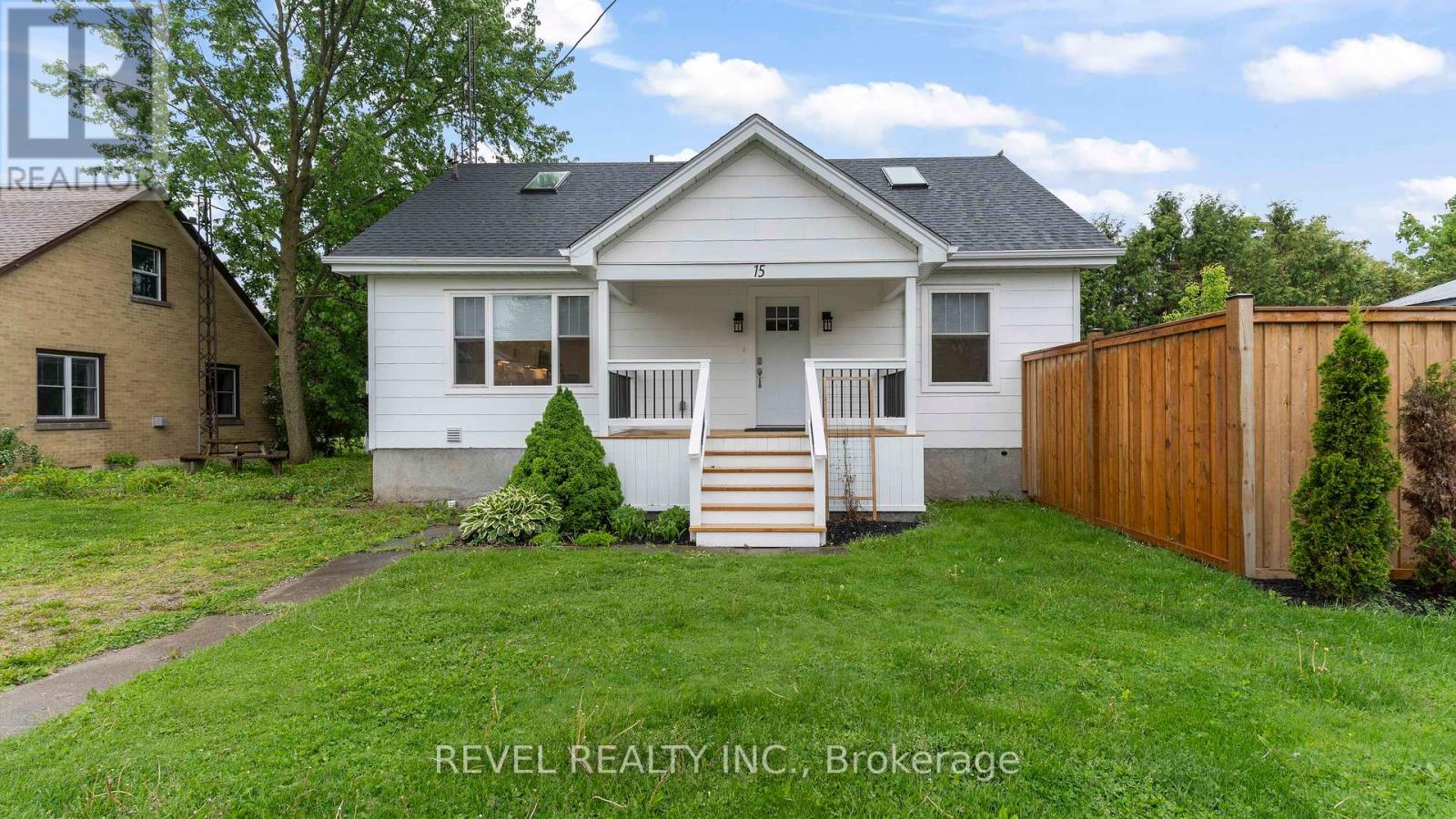 15 VICTORIA AVENUE E, South Huron (Stephen)