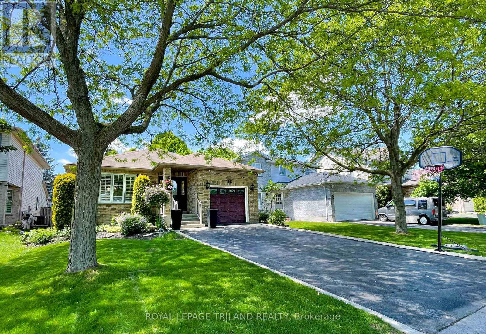 99 STONEHENGE ROAD, London East (East D)