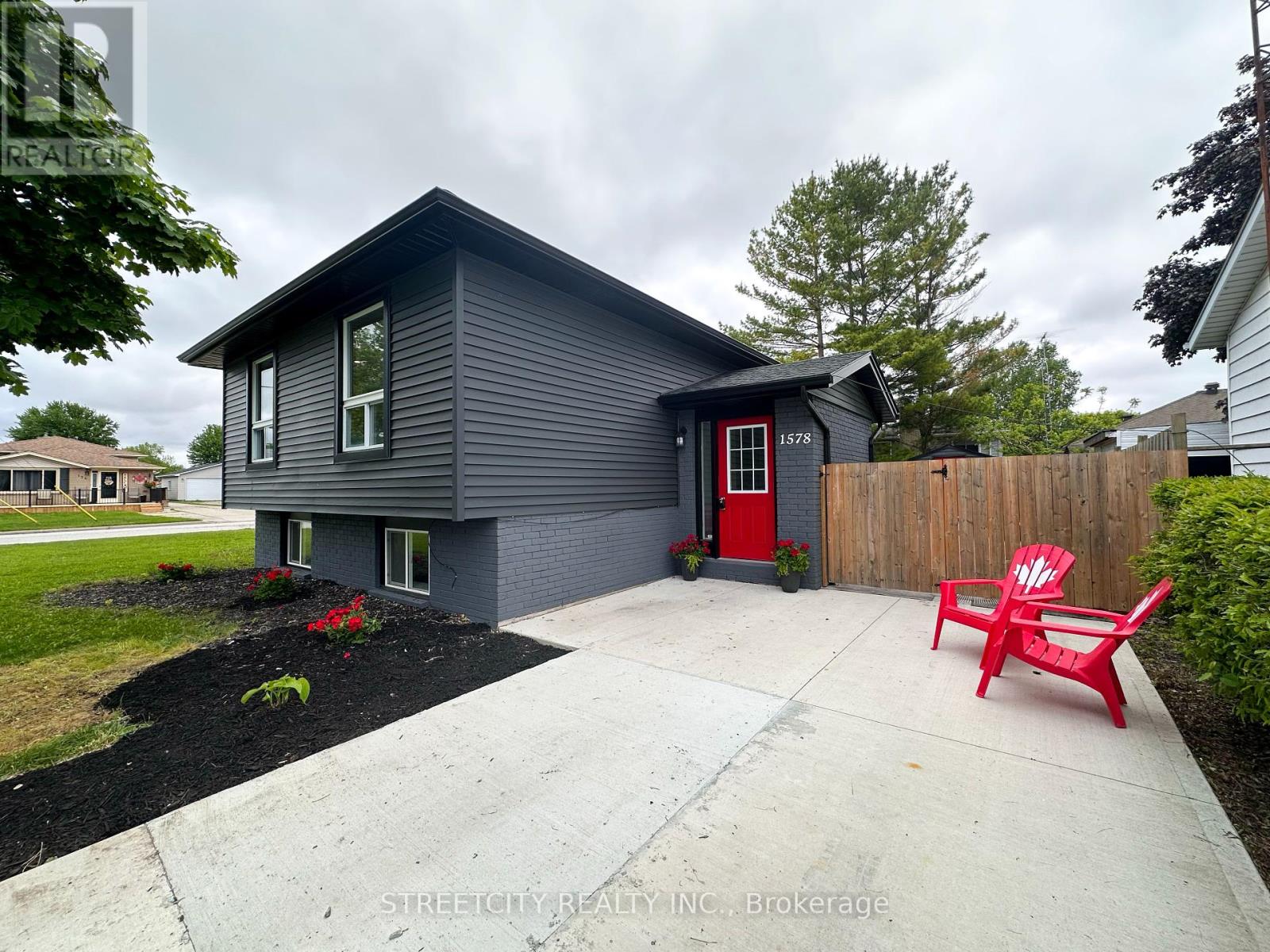 1578 COUNCILLORS STREET, St. Clair
