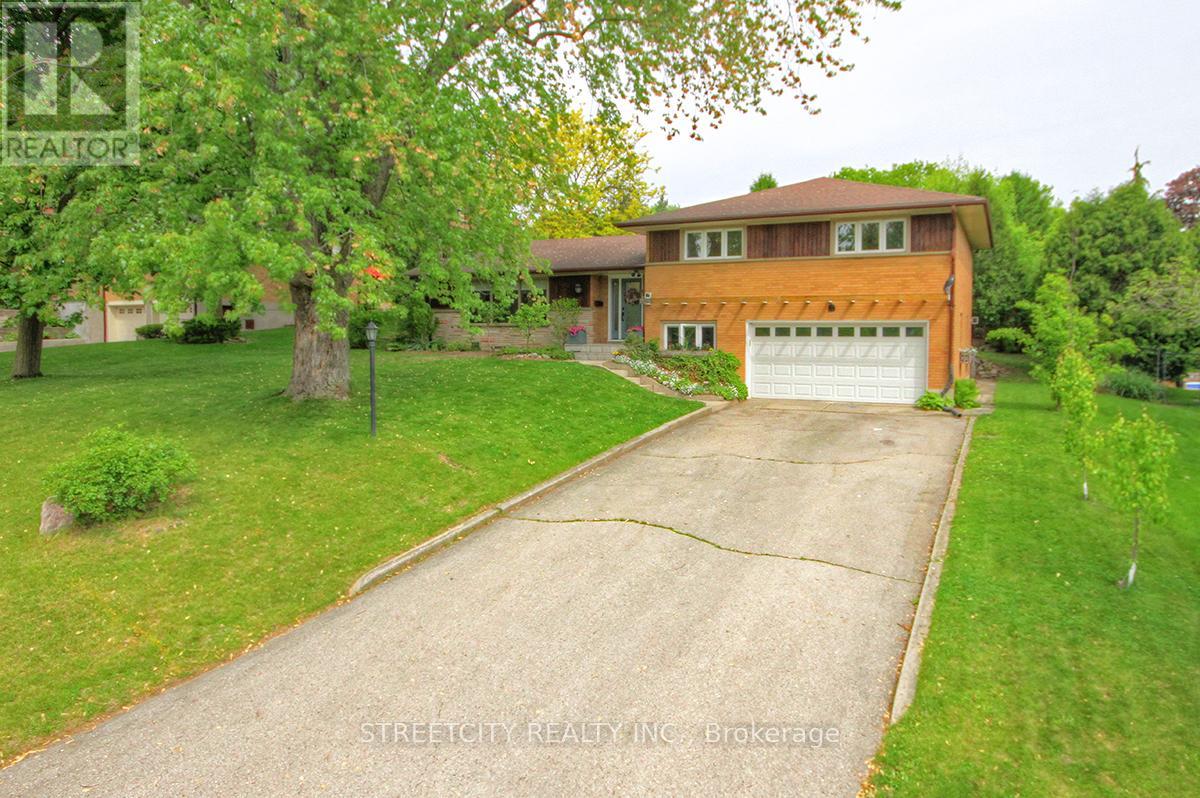825 CLEARVIEW AVENUE, London North (North Q)