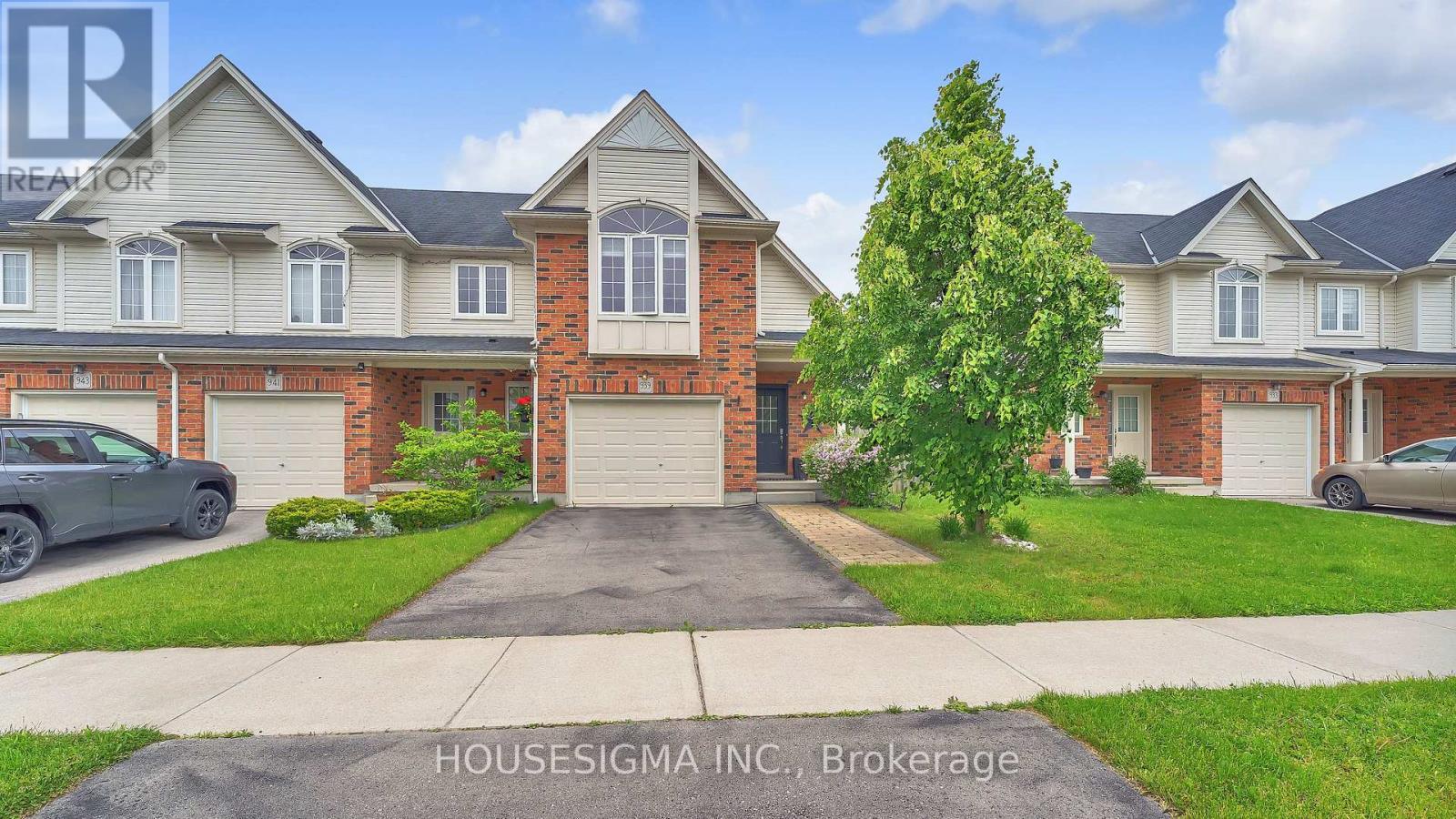 939 SILVERFOX CRESCENT, London North (North S)