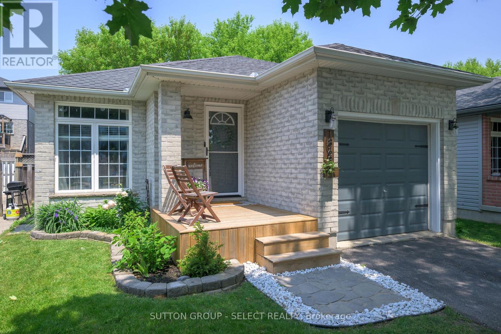 1868 PURCELL DRIVE, London East (East Q)