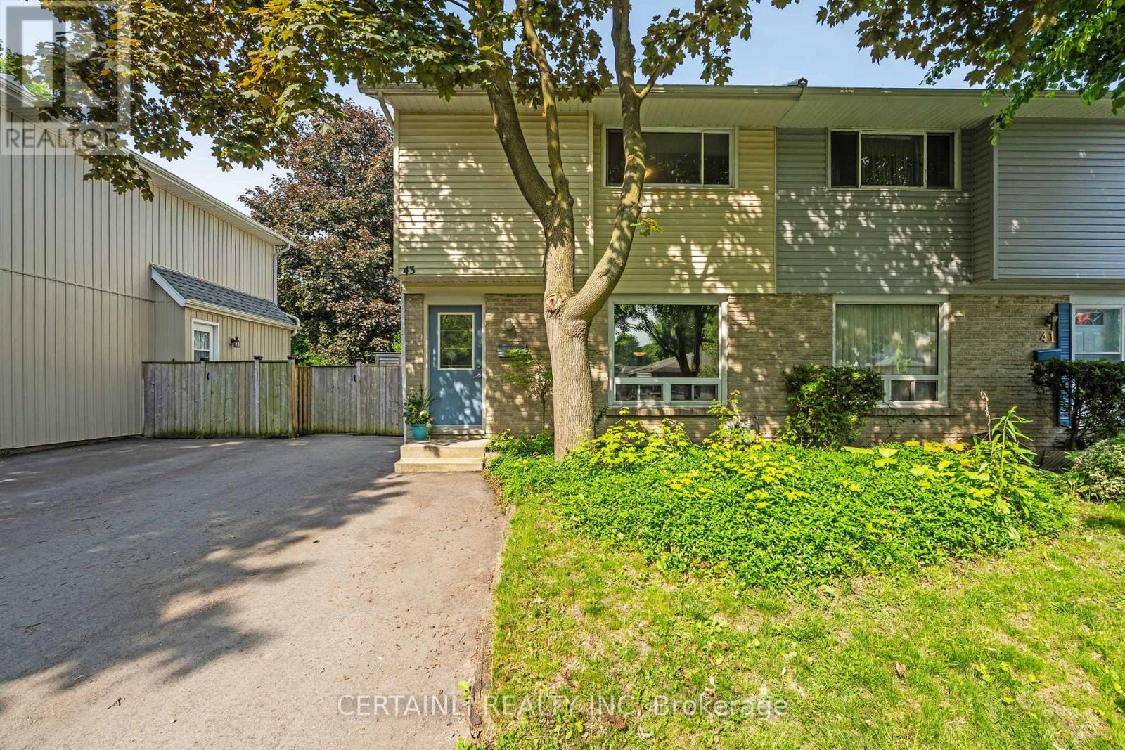 43 RANCHWOOD CRESCENT, London North (North F)